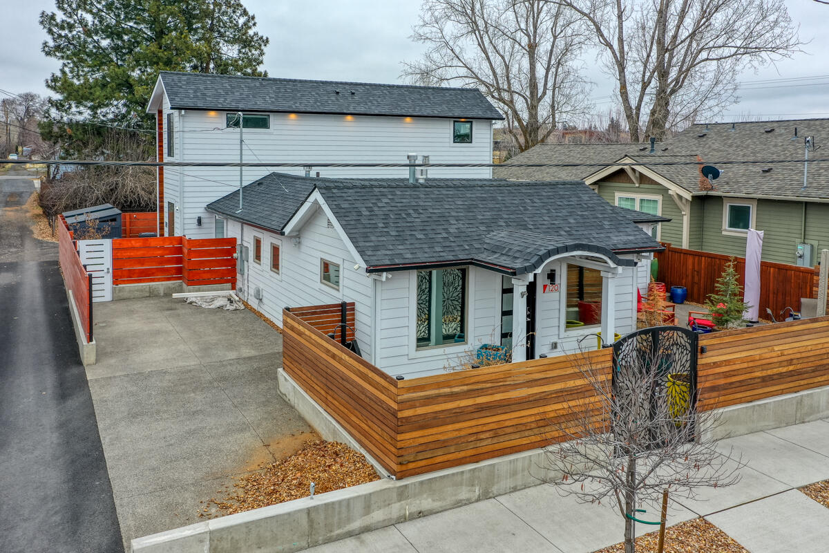 120 NW Sisemore Street