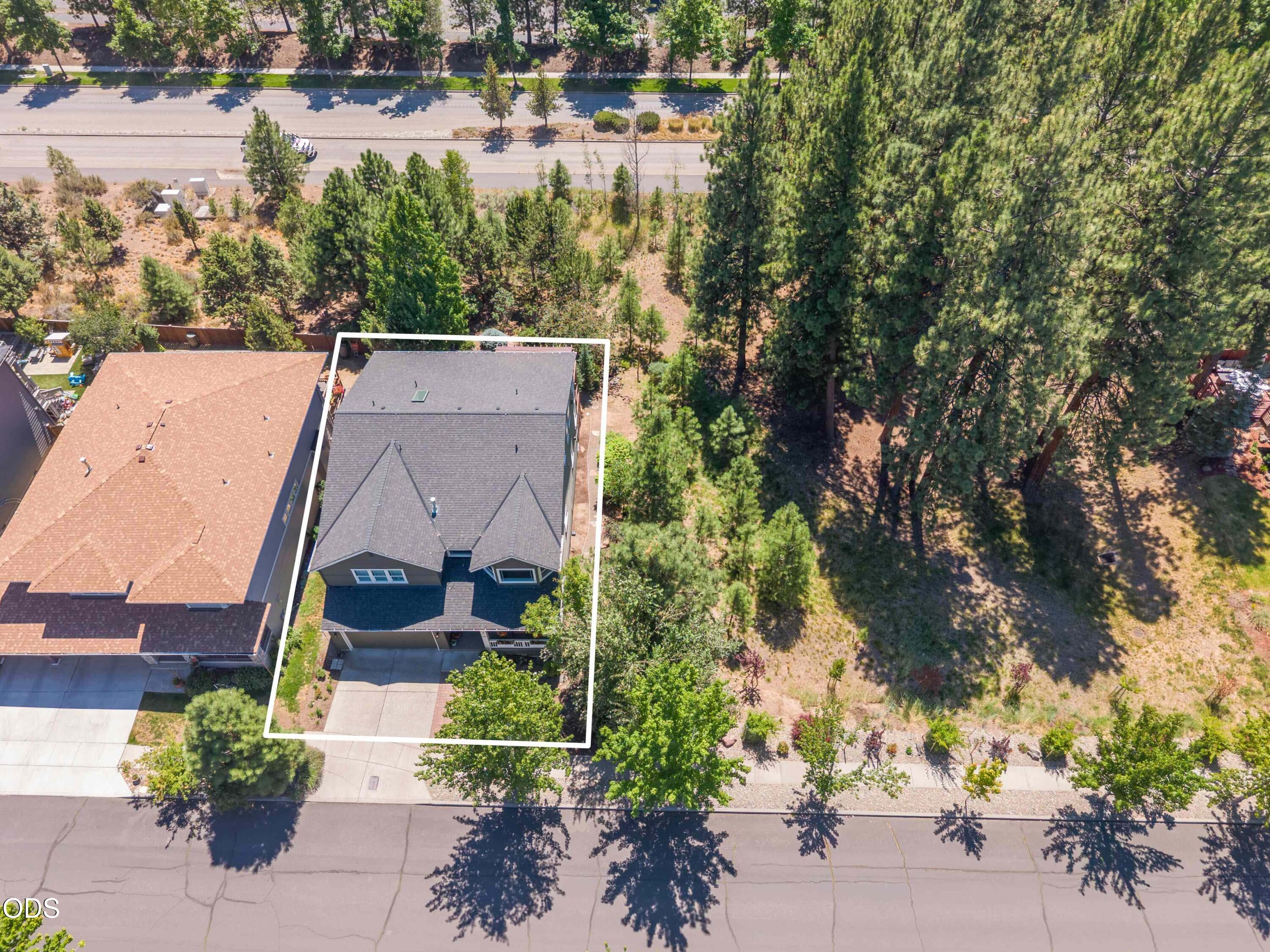 121 NW Outlook Vista Drive