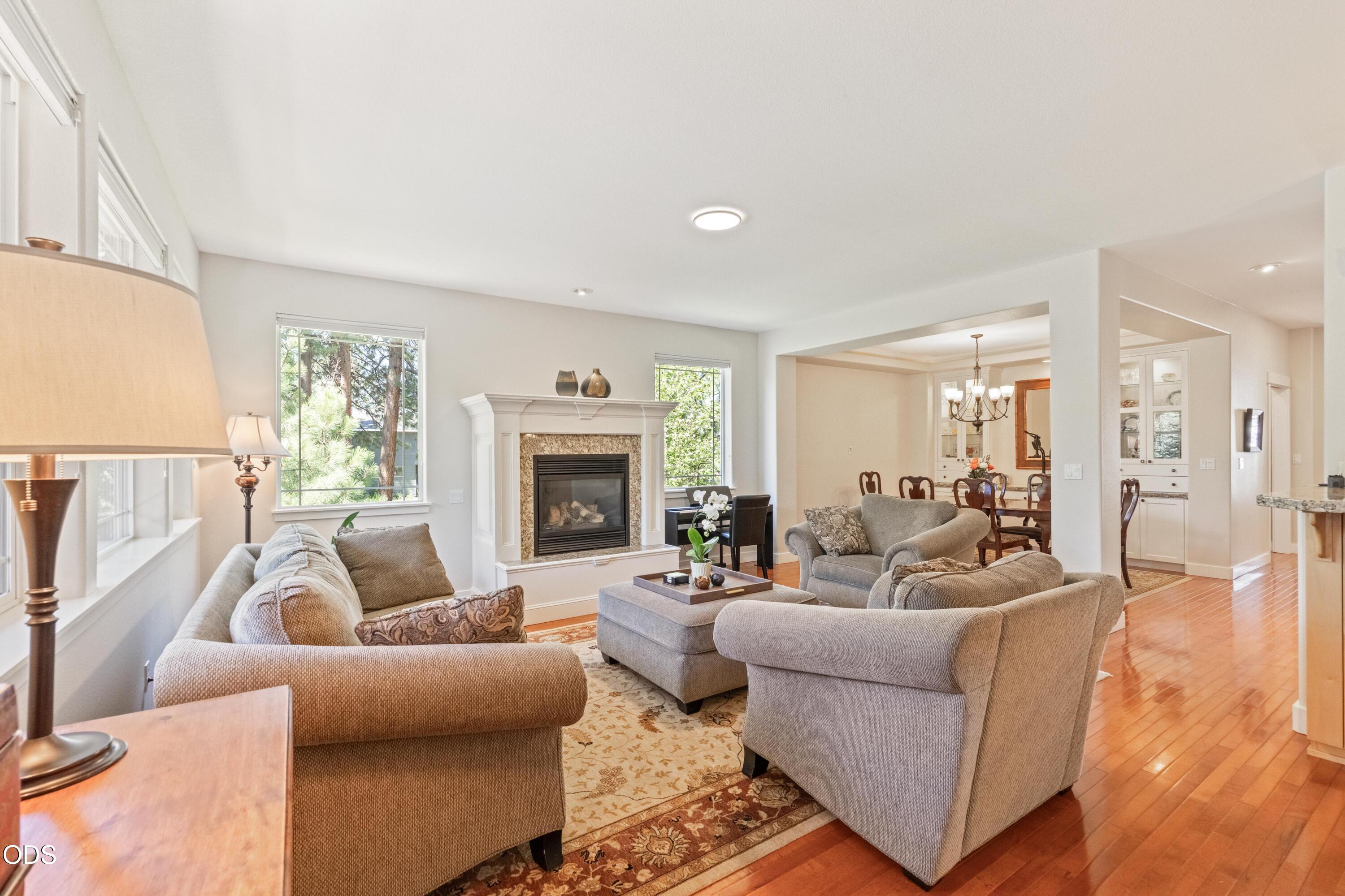 121 NW Outlook Vista Drive