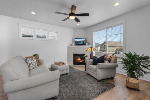 Tiny photo for 4649 SW 36th Street, Redmond, OR 97756 (MLS # 220217176)