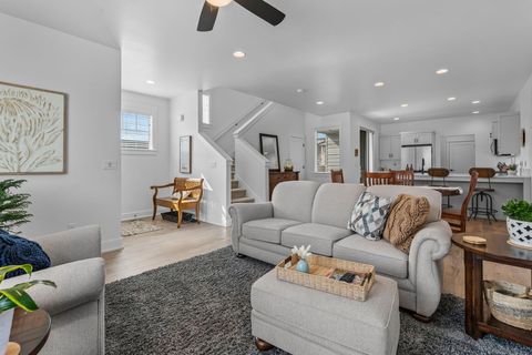 Tiny photo for 4649 SW 36th Street, Redmond, OR 97756 (MLS # 220217176)