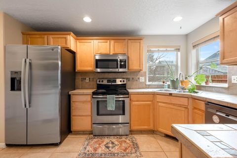 Tiny photo for 16411 Cassidy Court, La Pine, OR 97739 (MLS # 220215116)