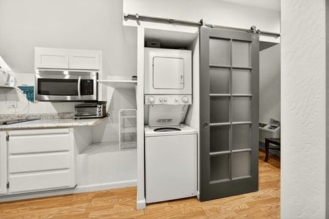 Tiny photo for 3473 Poppywoods Drive, Medford, OR 97504 (MLS # 220211700)