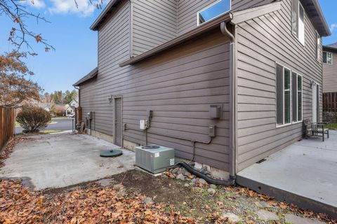 Tiny photo for 63091 Desert Sage Street, Bend, OR 97701 (MLS # 220212352)