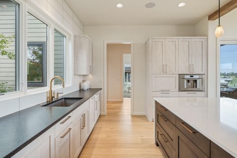 Tiny photo for 19107 Cartwright Court, Bend, OR 97702 (MLS # 220210565)