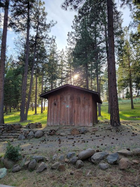 Tiny photo for 17411 Freight Road Lane, Klamath Falls, OR 97601 (MLS # 220221197)