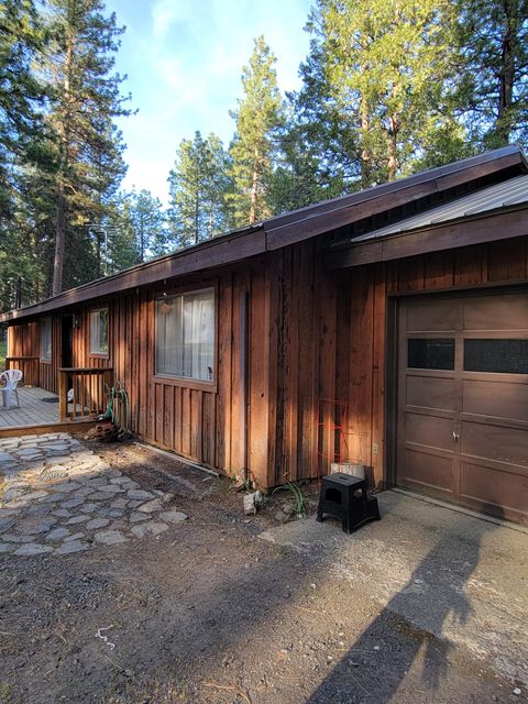 Photo of 17411 Freight Road Lane, Klamath Falls, OR 97601 (MLS # 220221197)