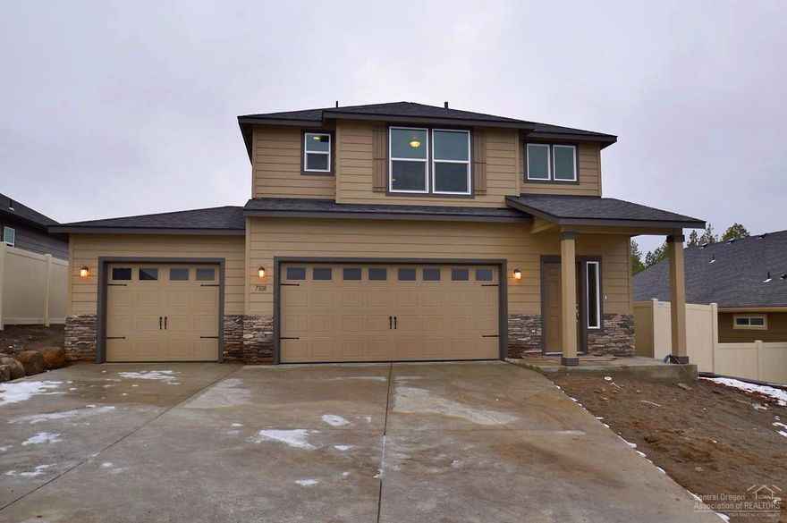 Middleton floorplan featured in Hayden Homes Redmond community Diamond Bar Ranch. Two story, 3 car garage home with an open floor plan. Large master suite with jack & jill bath upstairs.