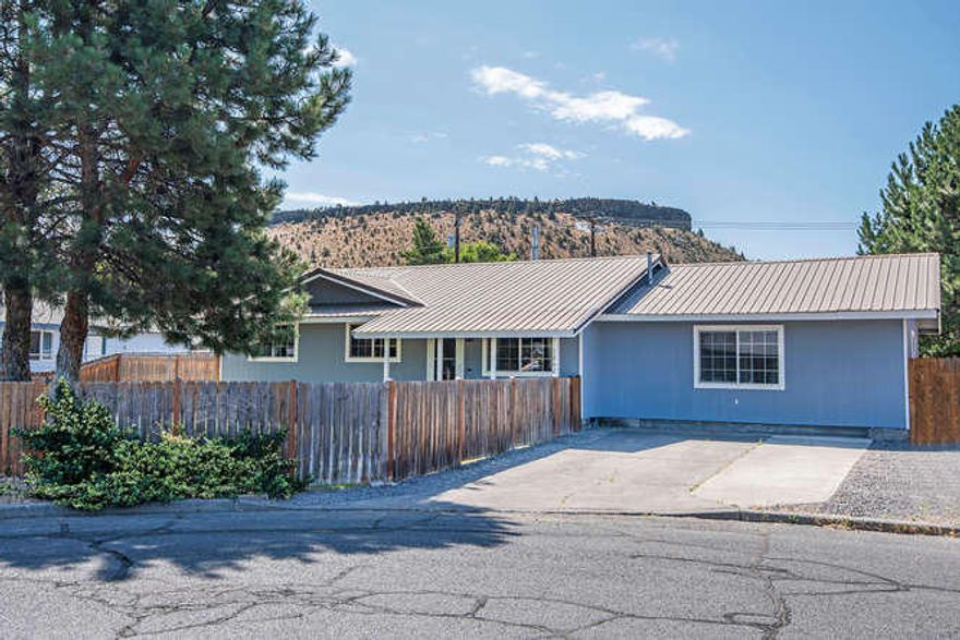 Charming 3bd, 1 and 3/4 bath with bonus space and large detached shop. Conveniently located near all the schools and at the end of a cul-de-sac.