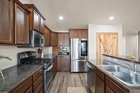 Tiny photo for 21386 NE Eagle Crossing Avenue, Bend, OR 97701 (MLS # 220211910)