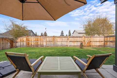 Tiny photo for 21386 NE Eagle Crossing Avenue, Bend, OR 97701 (MLS # 220211910)