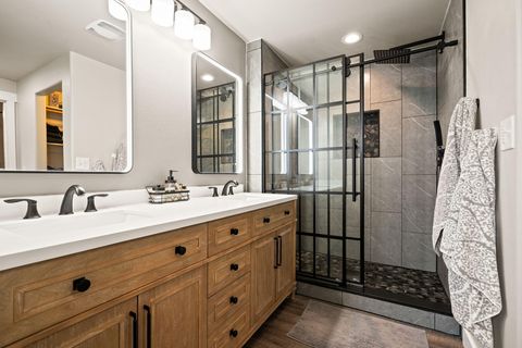 Tiny photo for 21386 NE Eagle Crossing Avenue, Bend, OR 97701 (MLS # 220211910)