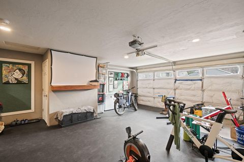 Tiny photo for 21386 NE Eagle Crossing Avenue, Bend, OR 97701 (MLS # 220211910)