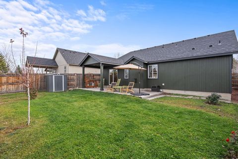 Tiny photo for 21386 NE Eagle Crossing Avenue, Bend, OR 97701 (MLS # 220211910)