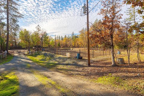 Tiny photo for 315 Hitching Post Road, Grants Pass, OR 97526 (MLS # 220212081)