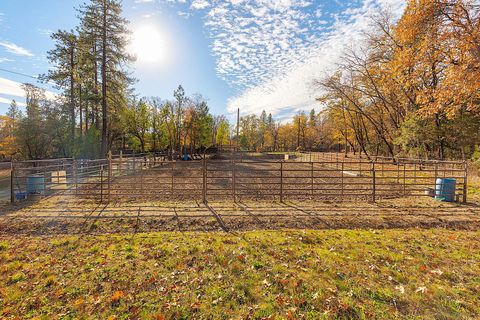 Tiny photo for 315 Hitching Post Road, Grants Pass, OR 97526 (MLS # 220212081)