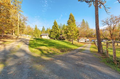 Tiny photo for 315 Hitching Post Road, Grants Pass, OR 97526 (MLS # 220212081)