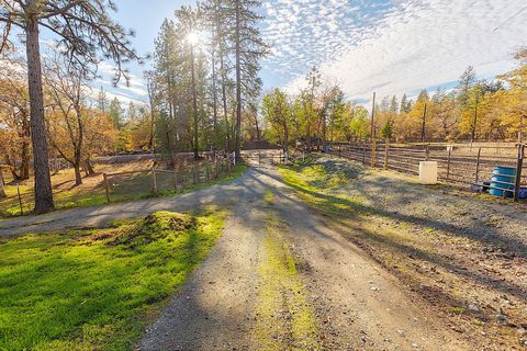 Tiny photo for 315 Hitching Post Road, Grants Pass, OR 97526 (MLS # 220212081)