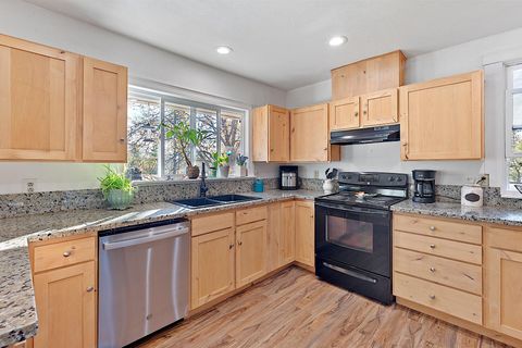 Tiny photo for 315 Hitching Post Road, Grants Pass, OR 97526 (MLS # 220212081)