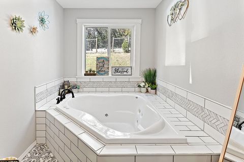 Tiny photo for 315 Hitching Post Road, Grants Pass, OR 97526 (MLS # 220212081)