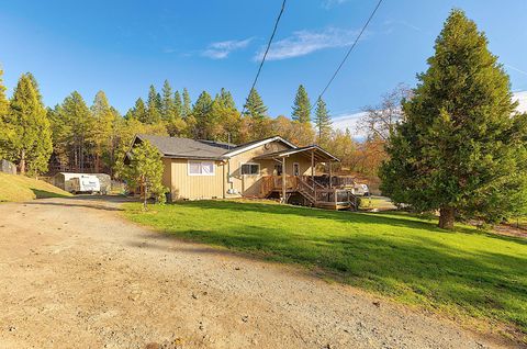 Tiny photo for 315 Hitching Post Road, Grants Pass, OR 97526 (MLS # 220212081)