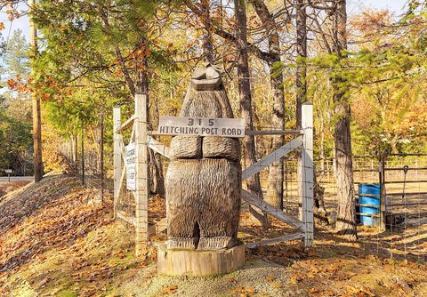 Tiny photo for 315 Hitching Post Road, Grants Pass, OR 97526 (MLS # 220212081)