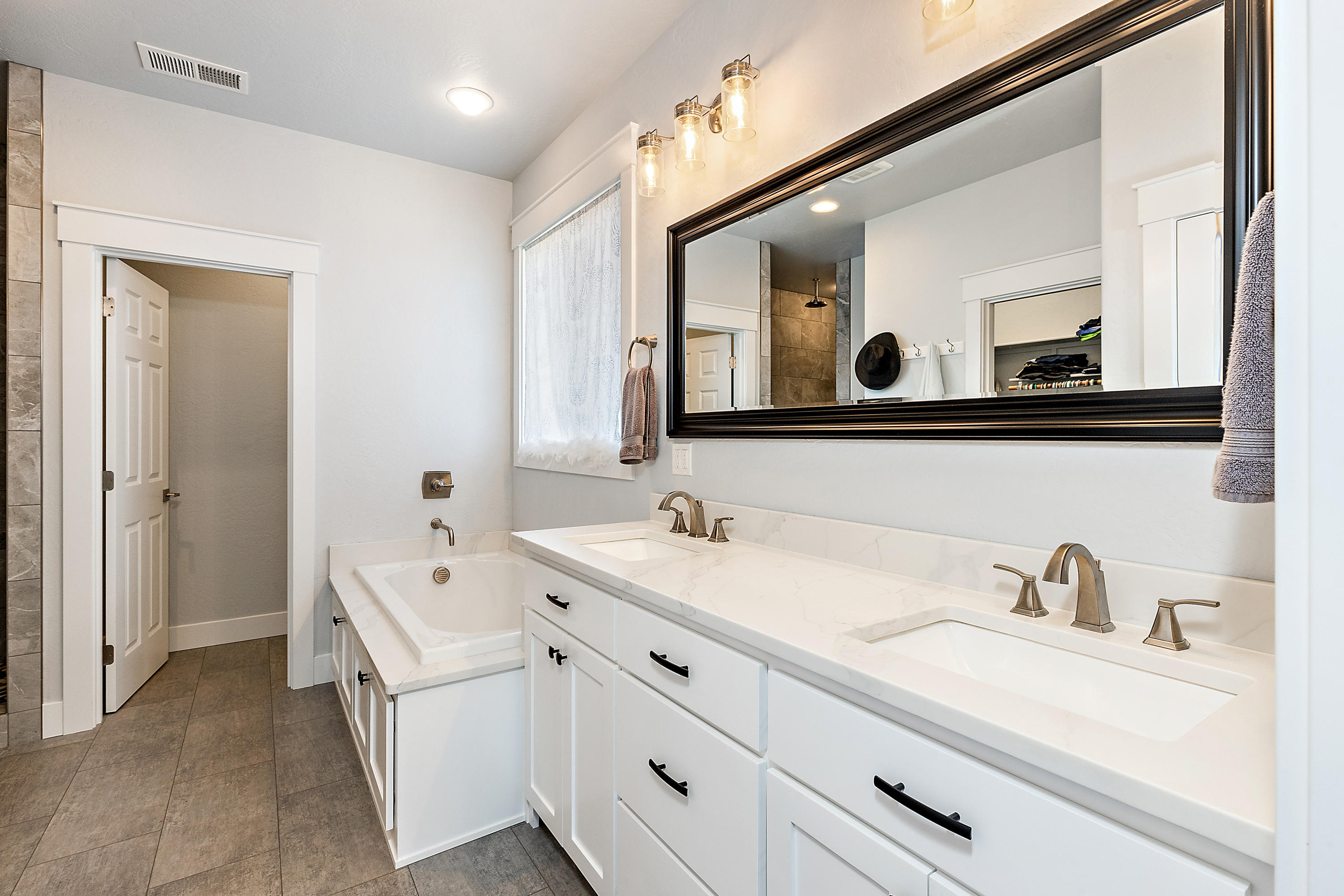 Bella Vista Heights Phases 1 & 2 - Residential