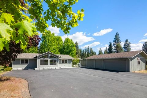 Photo of 9871 Old Wagon Road, Klamath Falls, OR 97601 (MLS # 220221724)