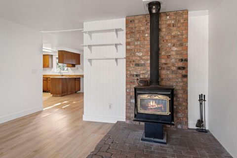 Tiny photo for 1917 NE Monterey Avenue, Bend, OR 97701 (MLS # 220213072)