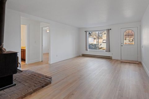 Tiny photo for 1917 NE Monterey Avenue, Bend, OR 97701 (MLS # 220213072)