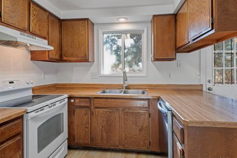 Tiny photo for 1917 NE Monterey Avenue, Bend, OR 97701 (MLS # 220213072)