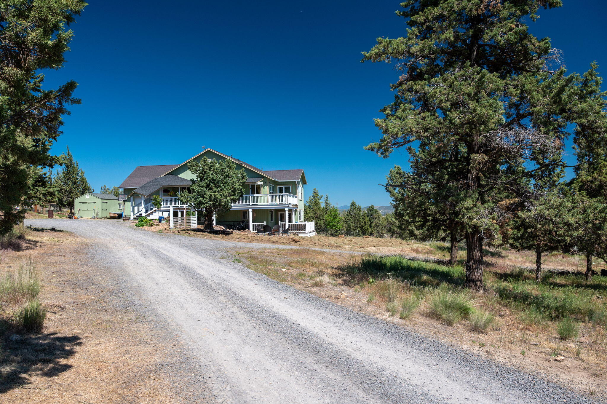 444 NW Pinecrest Drive