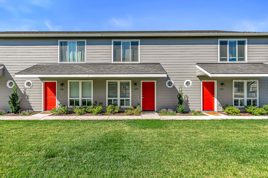 Welcome to this bright and modern 2-bedroom, 1.5-bath condo in a prime Medford location! Built in 2021, this 936 sq ft home is perfect for first-time buyers, offering a smart layout with tons of natural light. The open-concept living area features a stylish kitchen with stainless steel appliances and sleek finishes, ideal for everyday living and entertaining. Upstairs you'll find two spacious bedrooms and a full bath, plus a convenient half bath on the main level. Enjoy easy access to local shops, restaurants, parks, and public transit. With low-maintenance living and contemporary style, this move-in ready condo offers both comfort and convenience in one of Medford's most desirable neighborhoods.