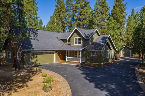 Tiny photo for 14234 Whitewater Loop, La Pine, OR 97739 (MLS # 220219917)