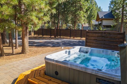 Tiny photo for 14234 Whitewater Loop, La Pine, OR 97739 (MLS # 220219917)