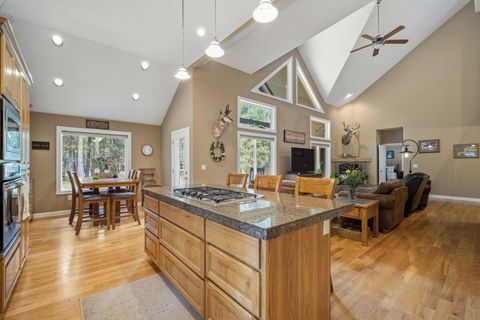 Photo of 14234 Whitewater Loop, La Pine, OR 97739 (MLS # 220219917)