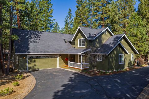 Tiny photo for 14234 Whitewater Loop, La Pine, OR 97739 (MLS # 220219917)
