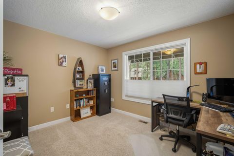 Tiny photo for 14234 Whitewater Loop, La Pine, OR 97739 (MLS # 220219917)