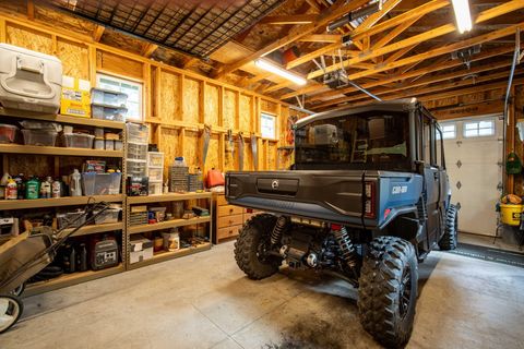 Tiny photo for 14234 Whitewater Loop, La Pine, OR 97739 (MLS # 220219917)