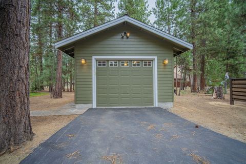 Tiny photo for 14234 Whitewater Loop, La Pine, OR 97739 (MLS # 220219917)