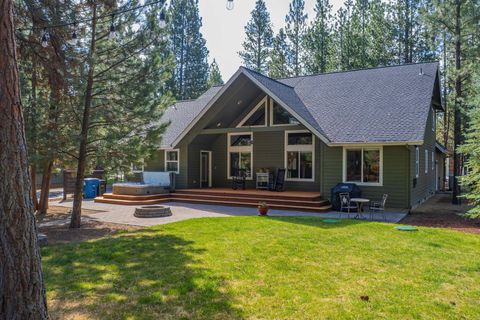 Tiny photo for 14234 Whitewater Loop, La Pine, OR 97739 (MLS # 220219917)