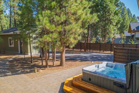 Tiny photo for 14234 Whitewater Loop, La Pine, OR 97739 (MLS # 220219917)