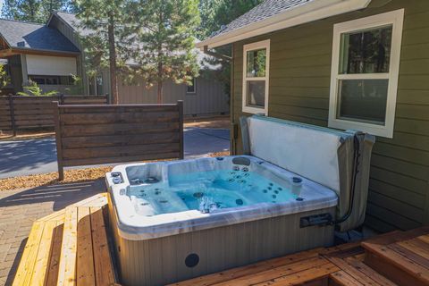 Tiny photo for 14234 Whitewater Loop, La Pine, OR 97739 (MLS # 220219917)