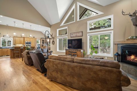 Tiny photo for 14234 Whitewater Loop, La Pine, OR 97739 (MLS # 220219917)