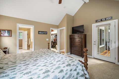 Tiny photo for 14234 Whitewater Loop, La Pine, OR 97739 (MLS # 220219917)