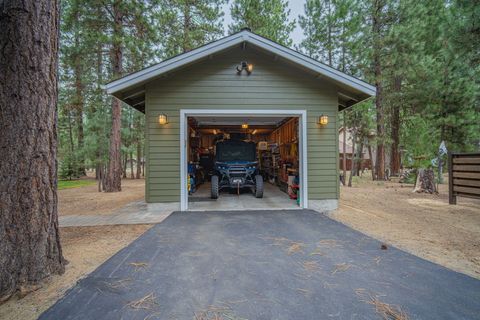 Tiny photo for 14234 Whitewater Loop, La Pine, OR 97739 (MLS # 220219917)