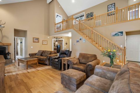 Tiny photo for 14234 Whitewater Loop, La Pine, OR 97739 (MLS # 220219917)