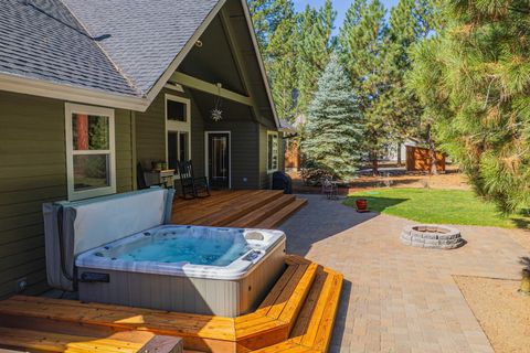 Tiny photo for 14234 Whitewater Loop, La Pine, OR 97739 (MLS # 220219917)