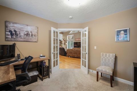 Tiny photo for 14234 Whitewater Loop, La Pine, OR 97739 (MLS # 220219917)