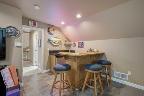 Tiny photo for 14234 Whitewater Loop, La Pine, OR 97739 (MLS # 220219917)